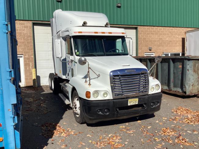 2004-Freightliner-with-only-420,000
