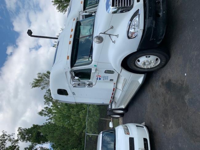 2004 Freightliner Tractor With 10 Speed Manual Transmission. 
611,000 Miles With Engine Rebuilt. Newer Injectors, Turbo & EGR. 
Brakes & Tires Are In Ok Condition 