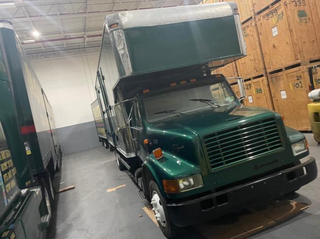INTERNATIONAL DT466, 20 FOOT MOVING TRUCK WITH A PICK.  NON-CDL, AUTOMATIC, FRESH PAINT, VERY GOOD TIRES, PERFECT MOVING BOX, 2 CURBSIDE DOORS, 1 DRIVERSIDE DOOR. 126K MILES.