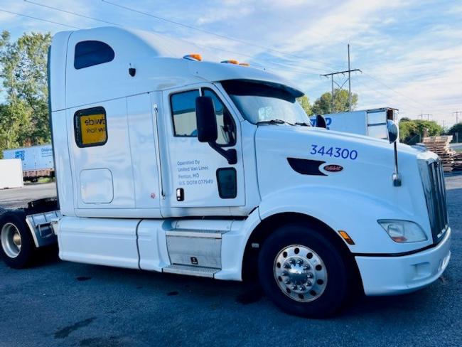 2014-PETERBILT-587-SLEEPER-TRUCK