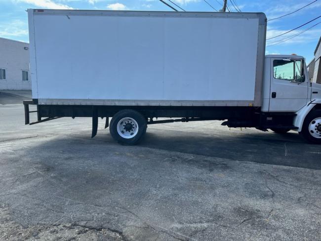 Freightliner-FL-70-with-20-foot