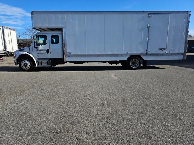 Freightliner-M2-Series-Extended-cab