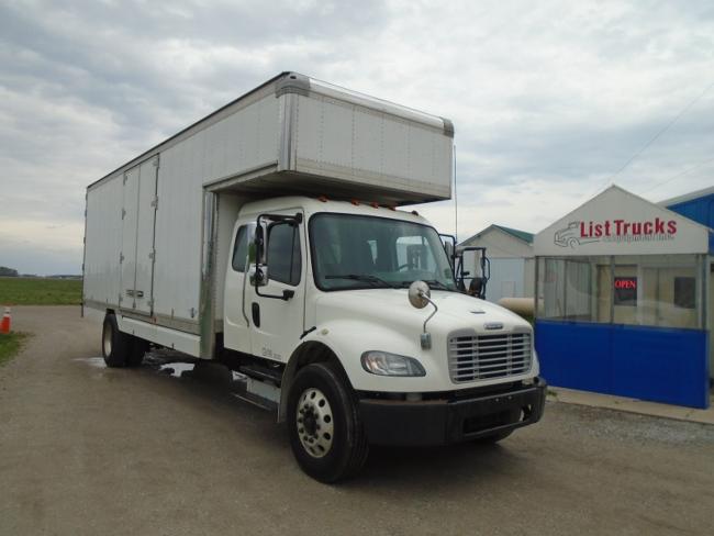 Freightliner-M2-106-Extended-cab,