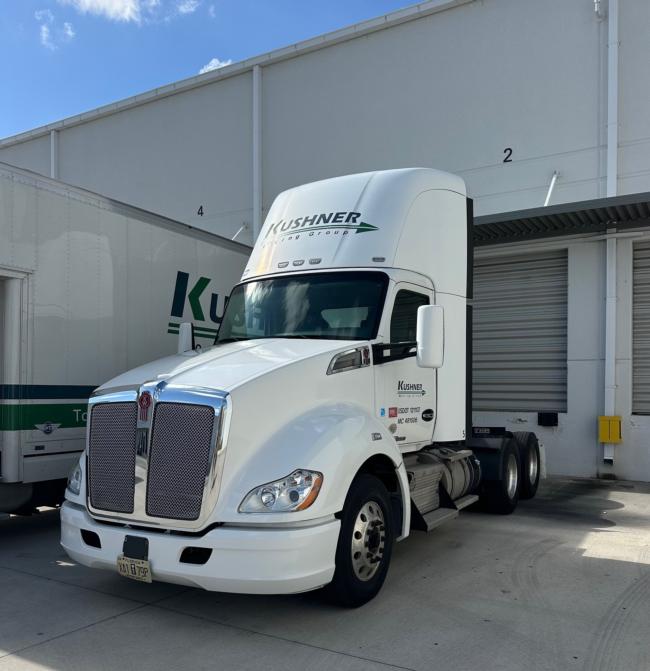 2019-Kenworth-T680-Daycab-tandem