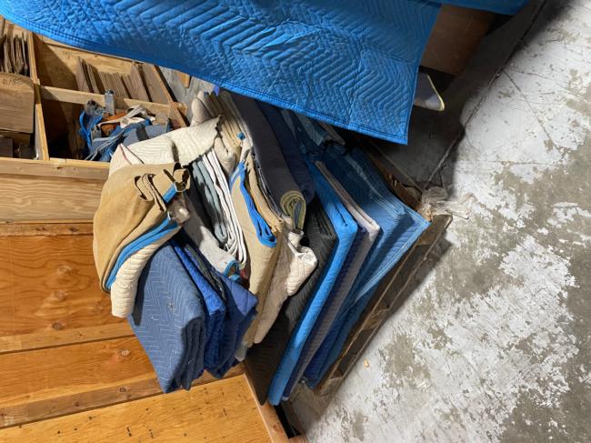 Furniture-pads,-dollies-load-locks,