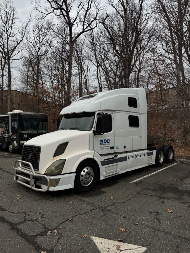 2004-Volvo-VNL-with-800,000-miles.