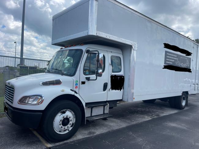 2009-Freightliner-M2-Extended-cab
