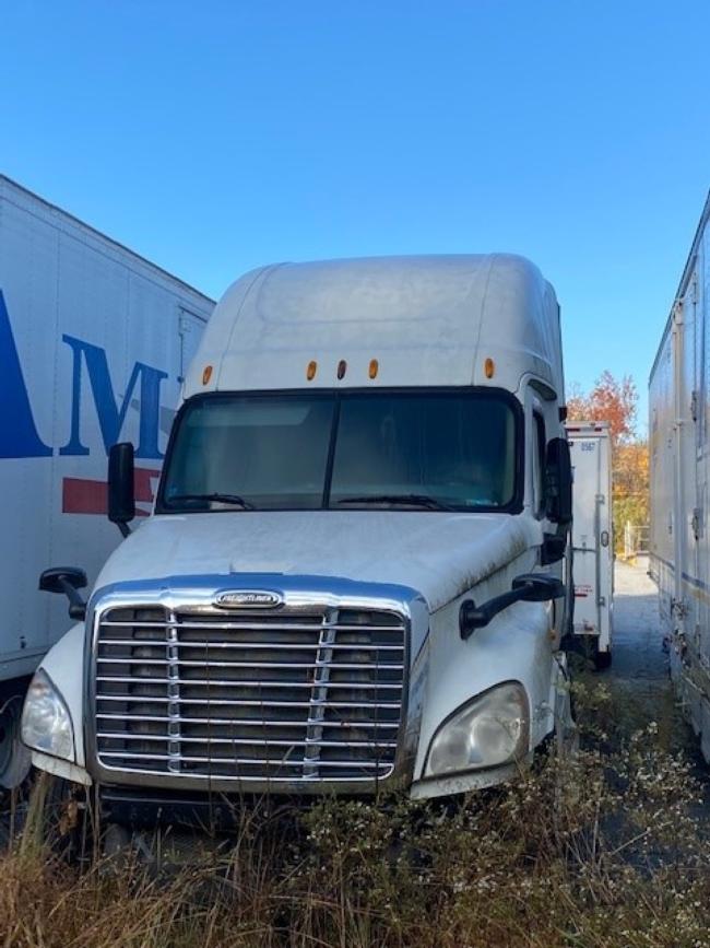 2010-Freightliner-Cascadia-0188,-
