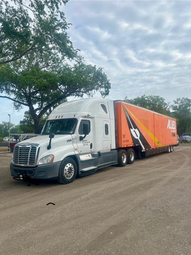 Truck-and-trailer.-2015-Freightliner