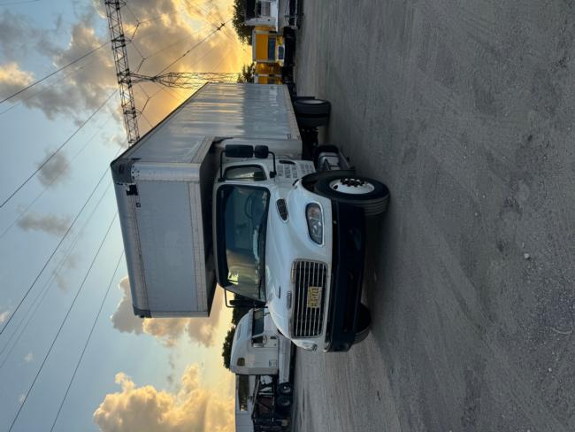 2014-Freightliner,-Cummins-engine,
