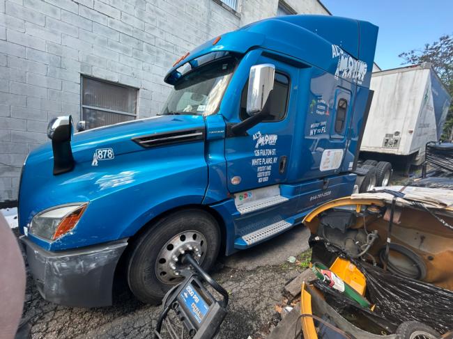 Cascadia,-
BRAND-NEW-TIRES.-
Well