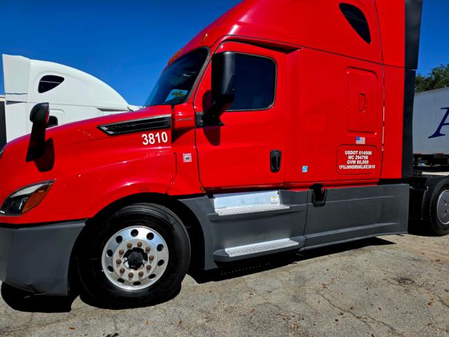 2019-Freightliner-Cascadia-126--