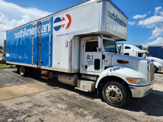 Peterbilt-335-Straight-Truck,-
