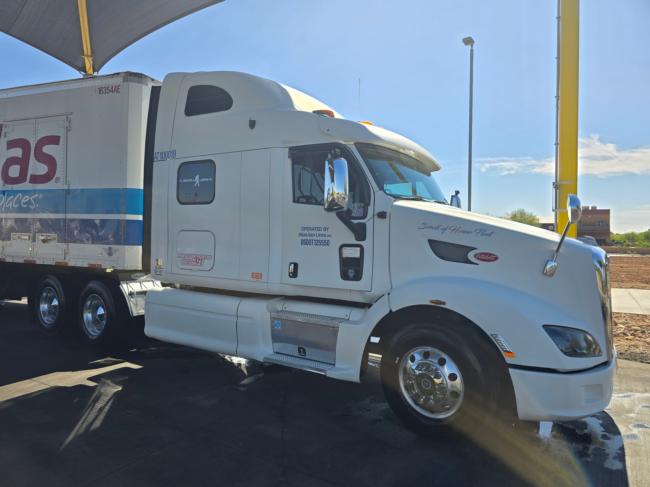 2013-peterbilt-587,-
623,251-miles