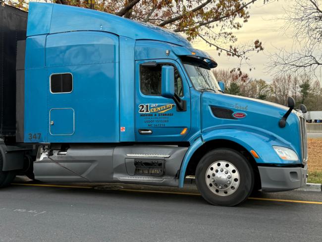 2017-Peterbilt-579-sleeper-truck