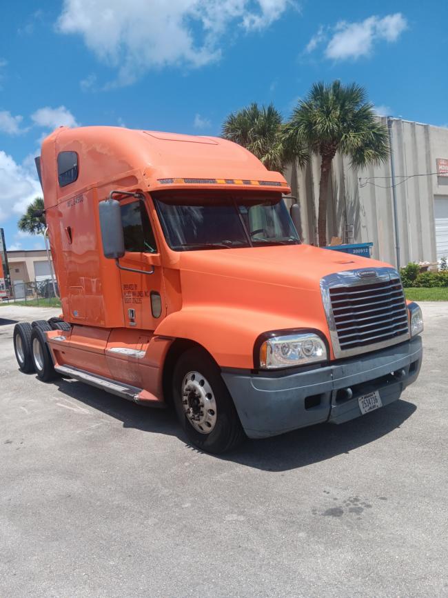 -This-2002-Freightliner-tractor