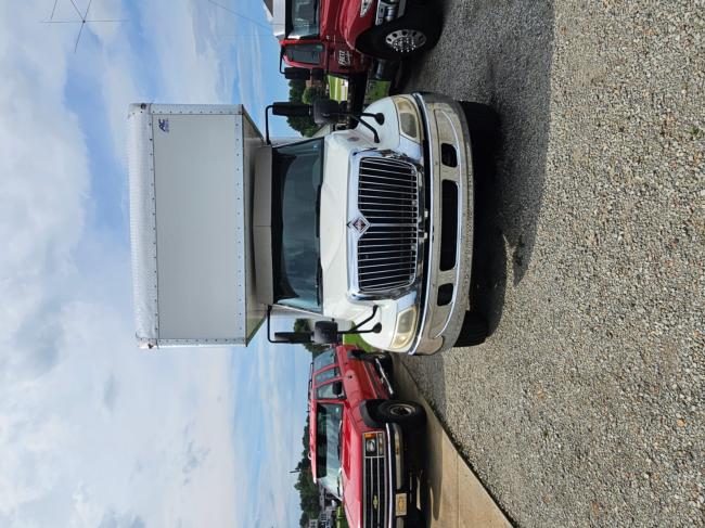 2014-International-4300-Moving-Van