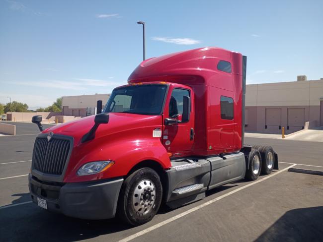 2022-International-LT625-Sleeper