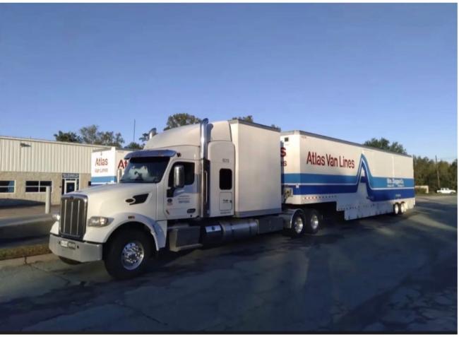Peterbilt-w-10’-drom-box.-One-owner